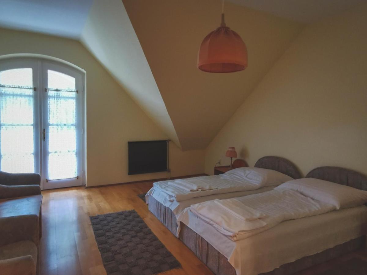 Cseri Kastélyszálló Totvazsony Exterior foto