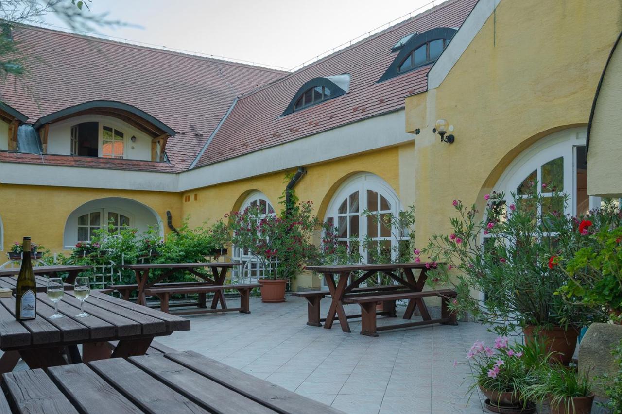 Cseri Kastélyszálló Totvazsony Exterior foto